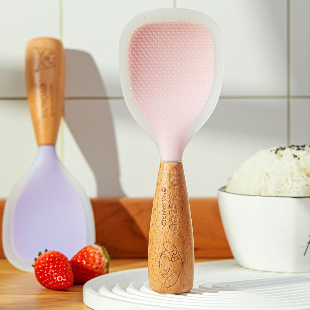 東莞<a href='http://www.458766.com/Products/shuangseguijiaoweizu.html' class='keys' title='點擊查看關于硅膠制品廠的相關信息' target='_blank'>硅膠制品廠</a>:硅膠餐具與塑膠日用品它們的區(qū)別 東莞硅膠制品廠:硅膠餐具與塑膠日用品它們的區(qū)別